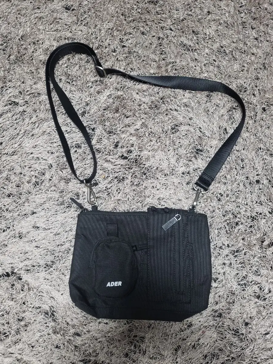 ☆送料・関税込☆Ader Error☆Trace Admore Crossbody Bag Black ADER
